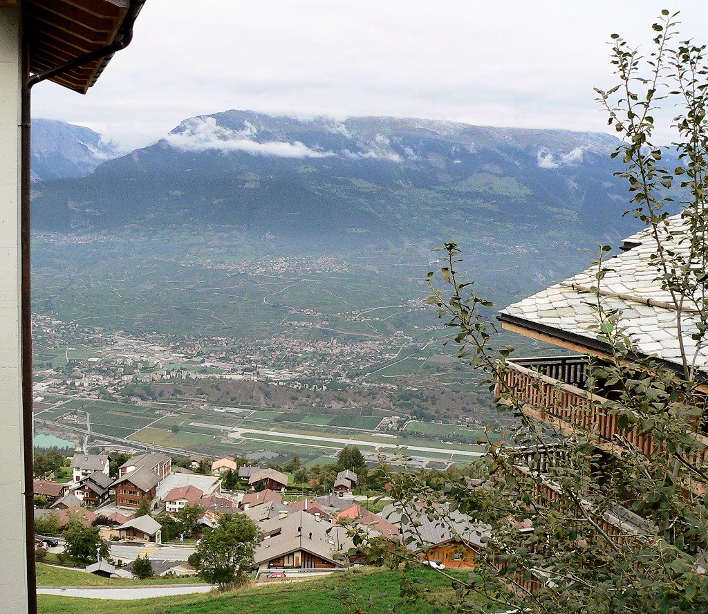 Switzerland: Veysonnaz, view on the valley (cities Haute-Nendaz, Conthey and Vetroz) by Yory