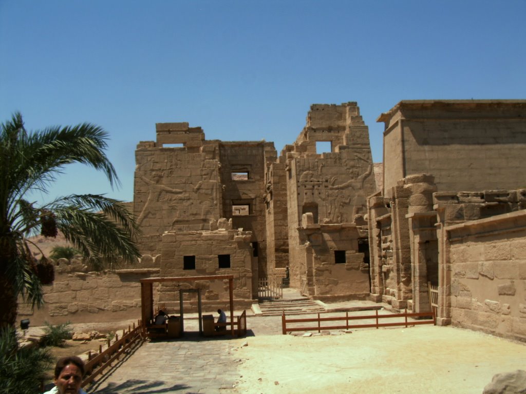 Tempel Ramses III (Luxor West) by Malte Scholz