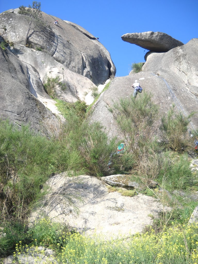 Xuntanza de Escalada en Faro Budiño by Barbas