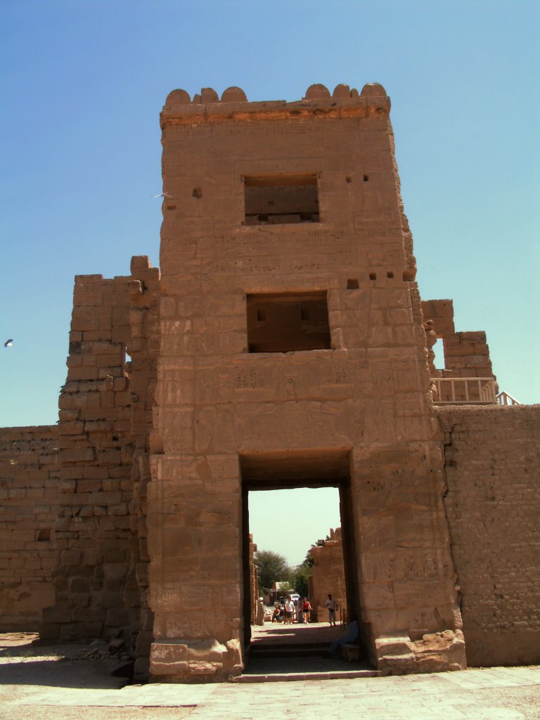 Tempel Ramses III (Luxor West) by Malte Scholz