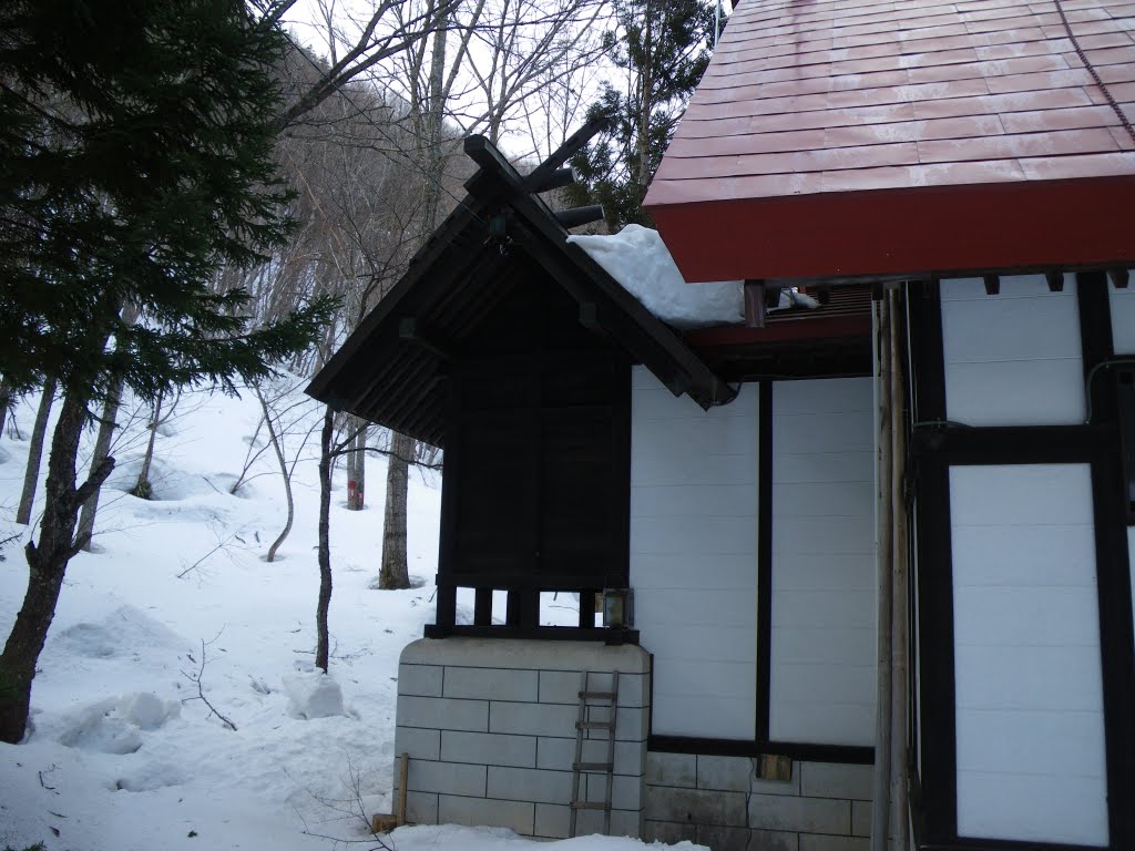 Jozankei Jinja Shrine　定山渓神社 御神殿 by murakami.cc