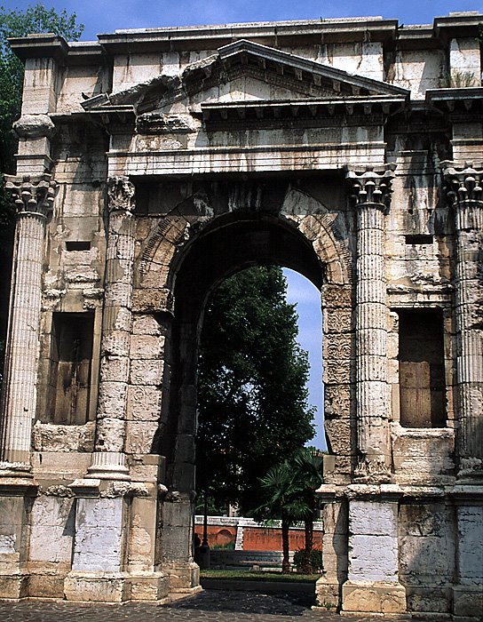 Arco dei Gavi, Verona by David Thyberg