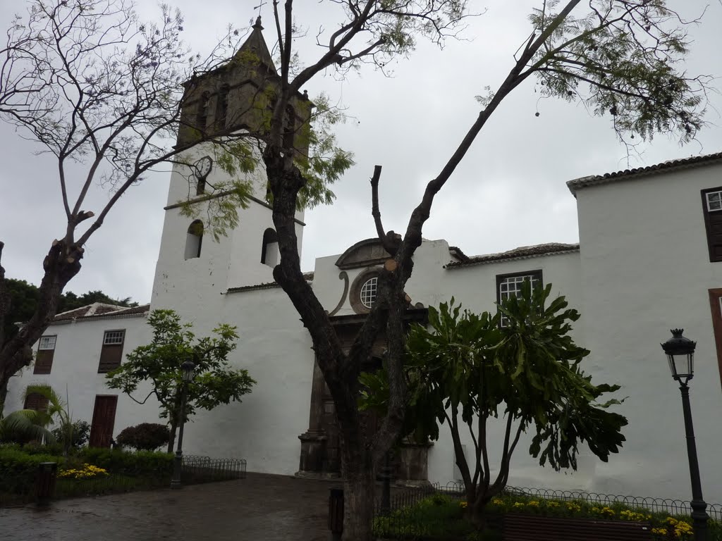 Iglesia en Icod de los Vinos by phiguera