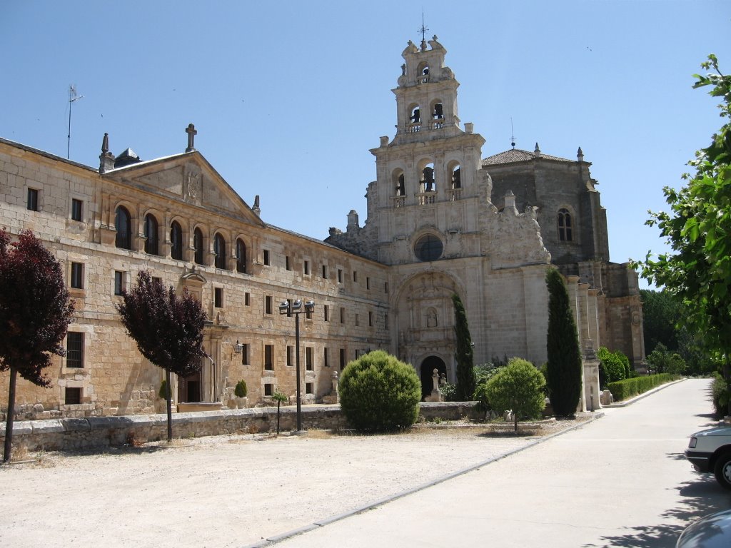 Monasterio Sta Maria de la Vid by Alberto Unsion