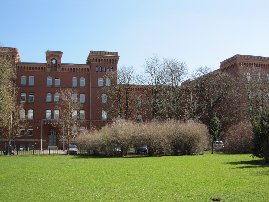 Landesarchiv Greifswald in einem ehemaligen Kasernengebäude am Martin-Andersen-Nexö-Platz by hfrankdm