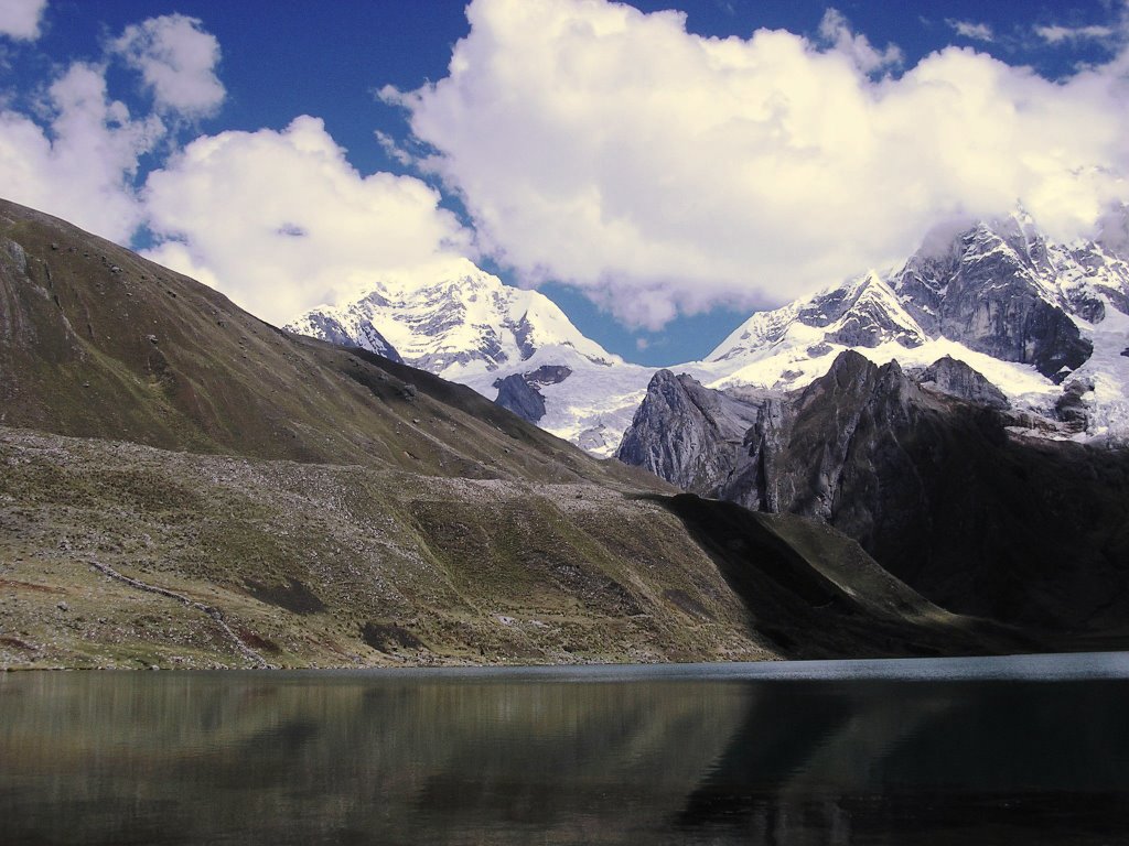 Laguna Carhuacocha. by Wilfredo Valverde Febres