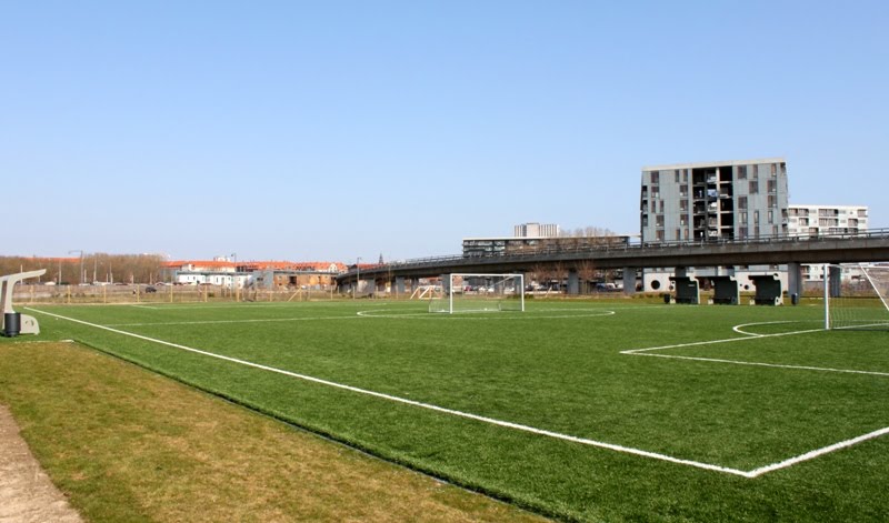 Kunstgræsbane Ørestad Nord by Bo Nissen Knudsen