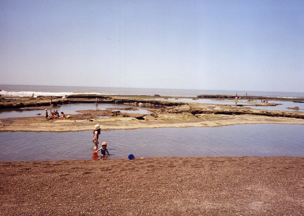 La Lobería - Río Negro: Piletones naturales y playa de piedritas by daniel100