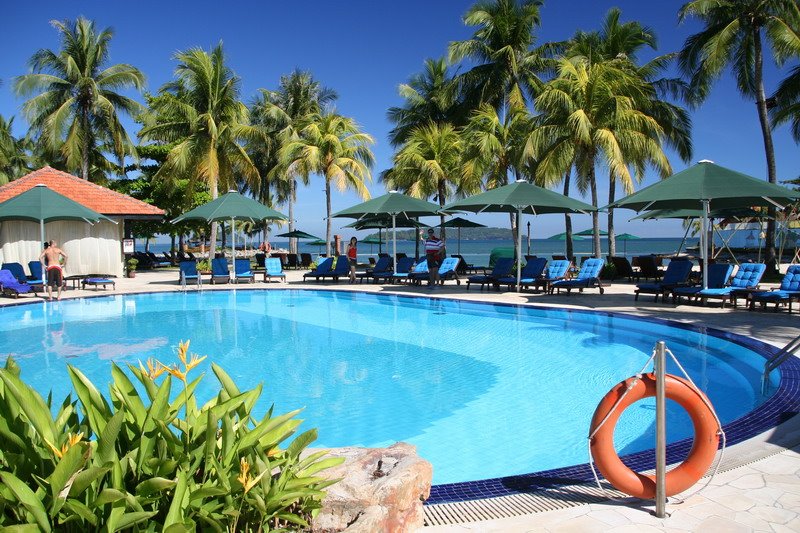 Pool in Shangri-La Tanjung Aru Resort by zjummx