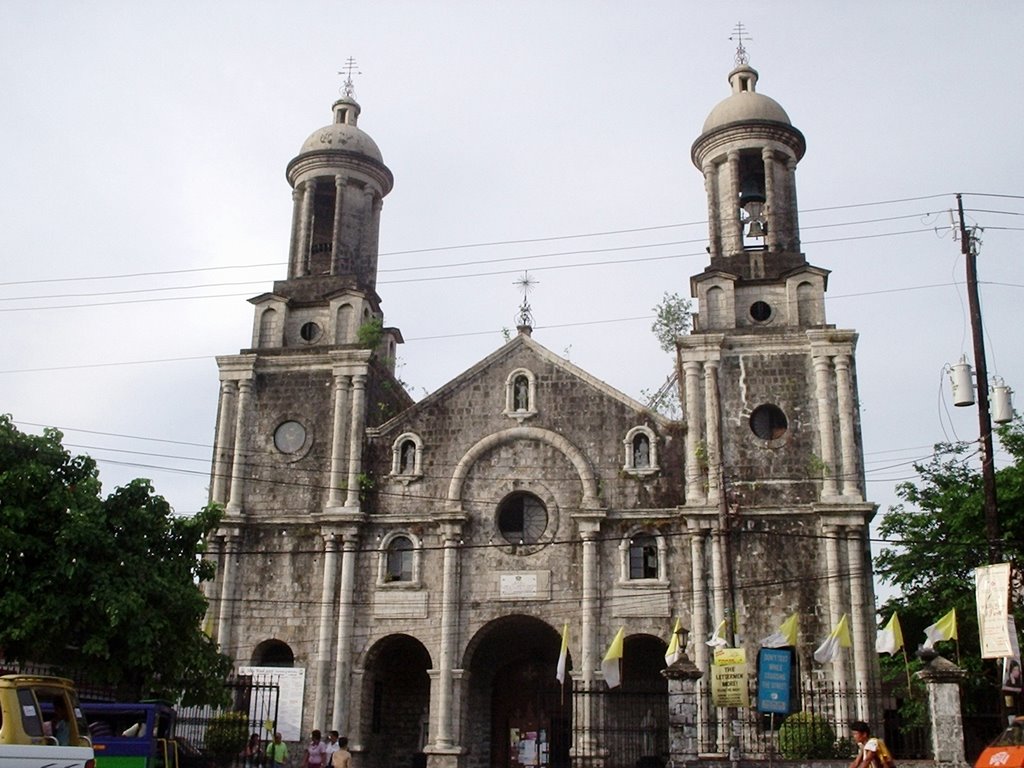 Cathedral of Bacolod front entrance by D Owen