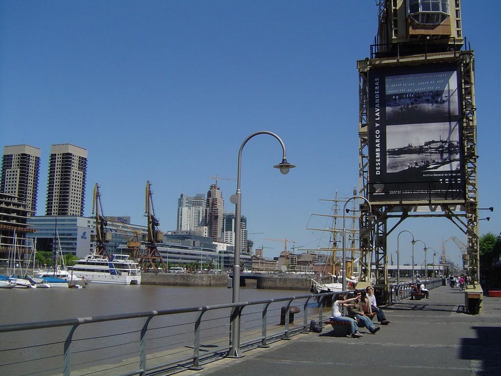 Puerto Madero by Emiliano Homrich