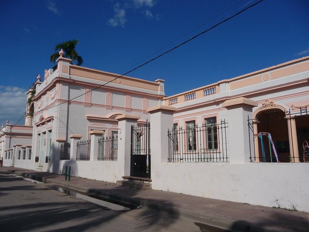 Escuela primaria Joaquín Carrillo by Farid Monti