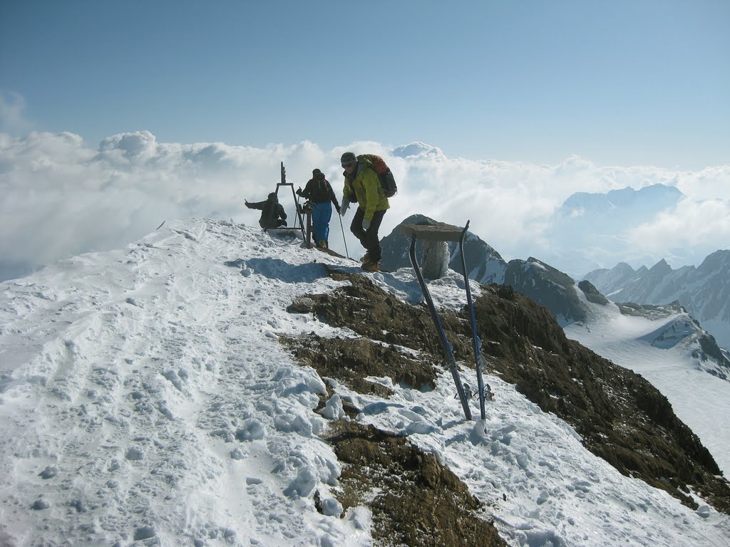 Cima del Blinnenhorn, altari, croci e madonne by Giovanni Malinverni