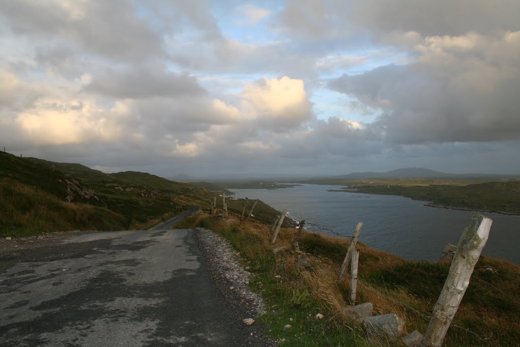 Sky Road looking back towards Clifden by kolwezirolf