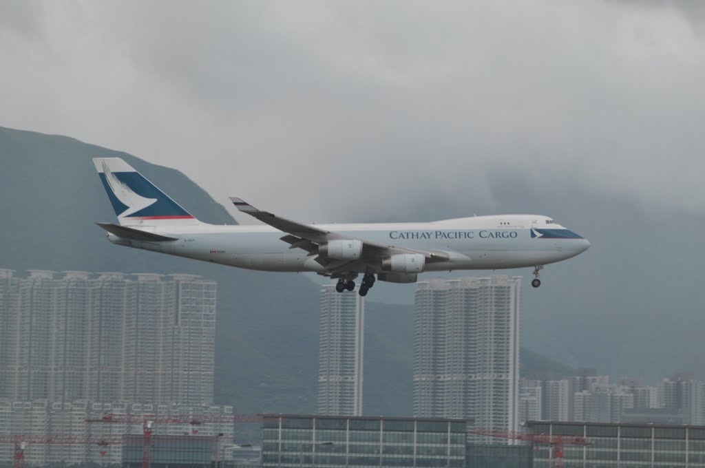 Hong Kong International Airport by alvingone