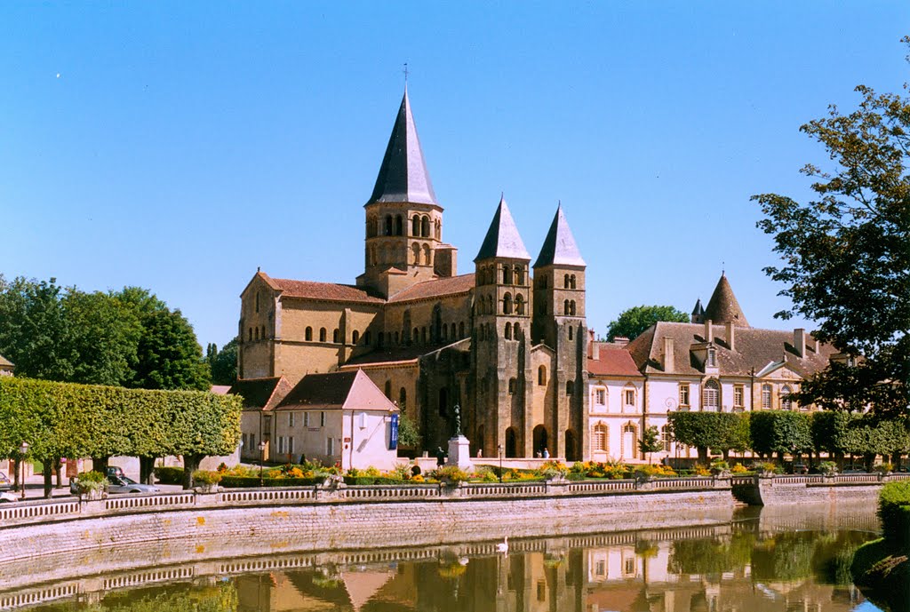 Basilique de Paray-le-Monial. by Bernard Fontaines