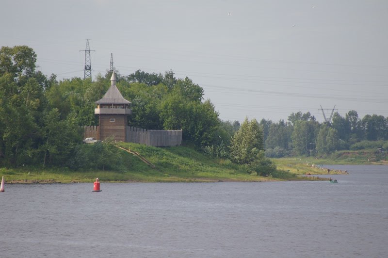 Восстановленная крепость Усть-Шексна на первоначальном месте в устье реки Шексны / Reconstructed Ust-Sheksna fortress on its initial place at the former mouth of the Sheksna river (07/07/2007) by Dmitry A.Shchukin