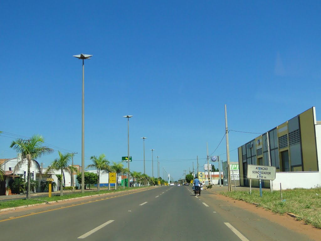 Avenida Ranulpho Marques Leal - Três Lagoas/MS by Carlos Morcego