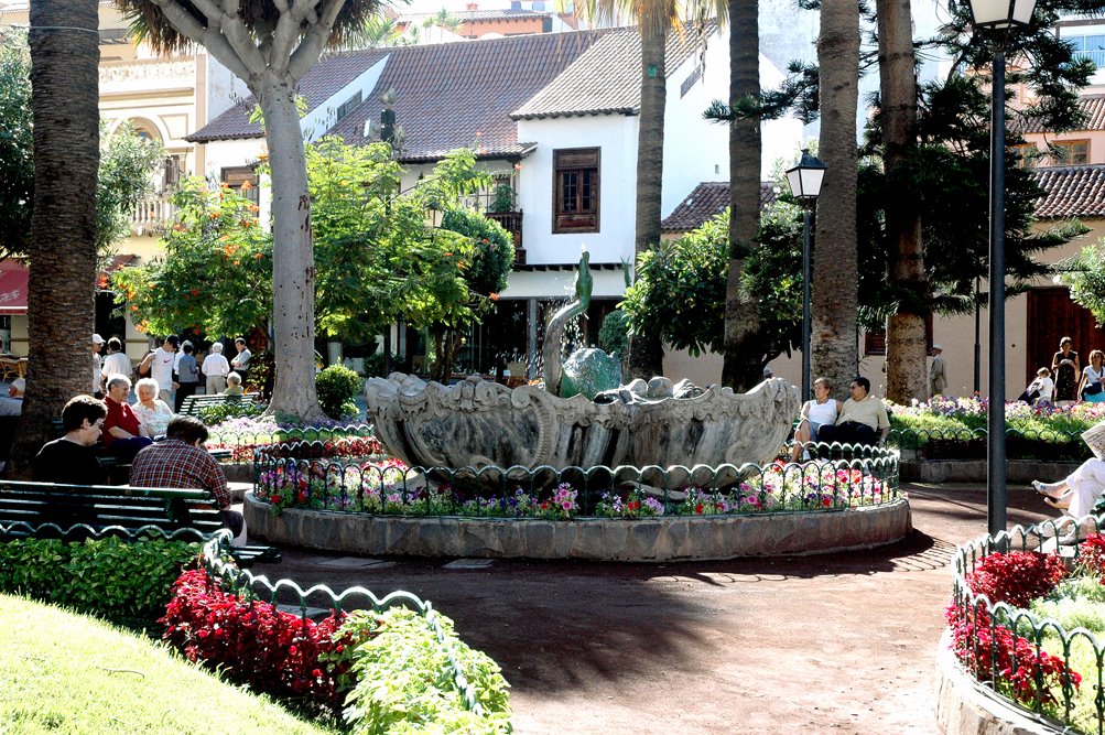 Plaza Nuestra Señora de Francia by Juan Guión