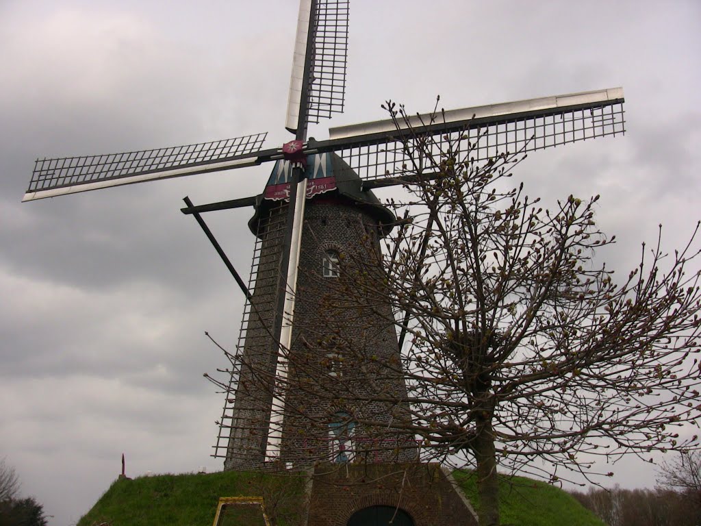 Sint Antonius wind mill type beltmolen yaer 1861 Heythuysen by John de Crom