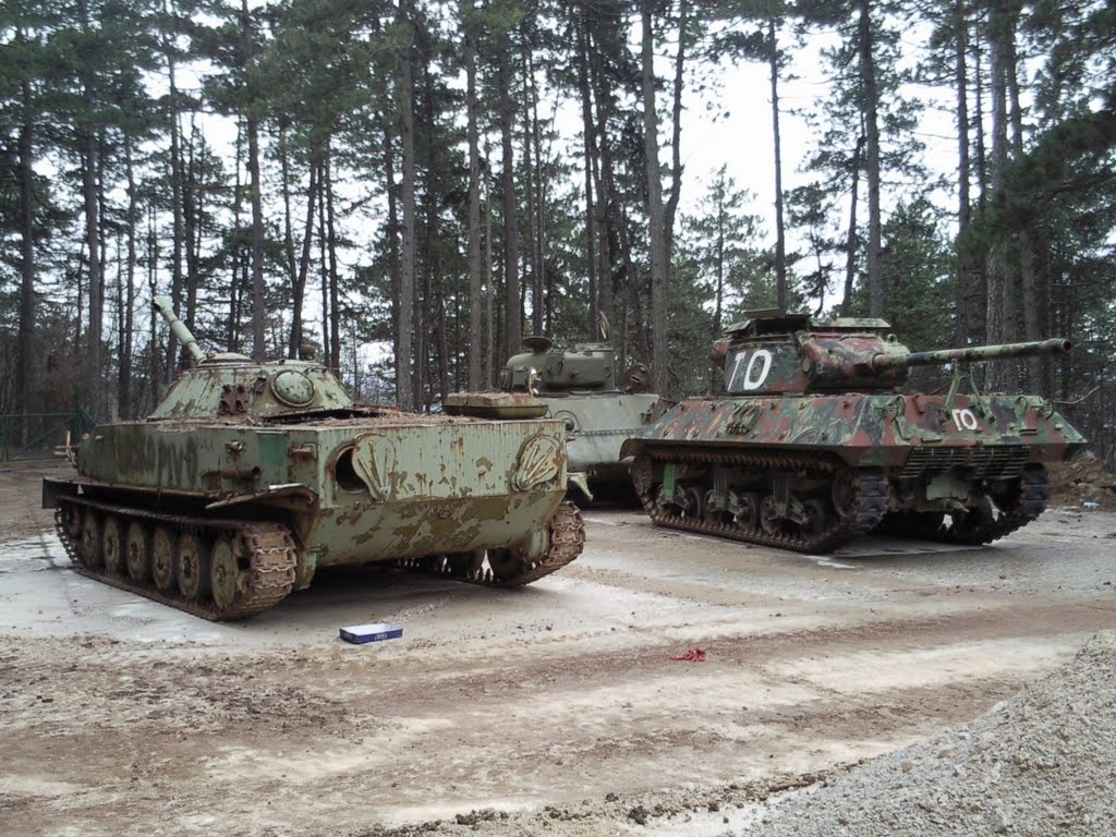 Old JNA tanks in Pivka barracks (stari tanki v vojašnici Pivka) by ASK12