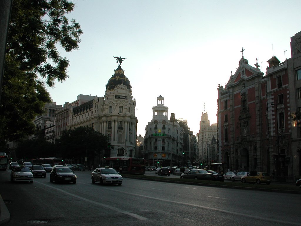 Calle de Alcala y Edificio Metropoli by hgonzale