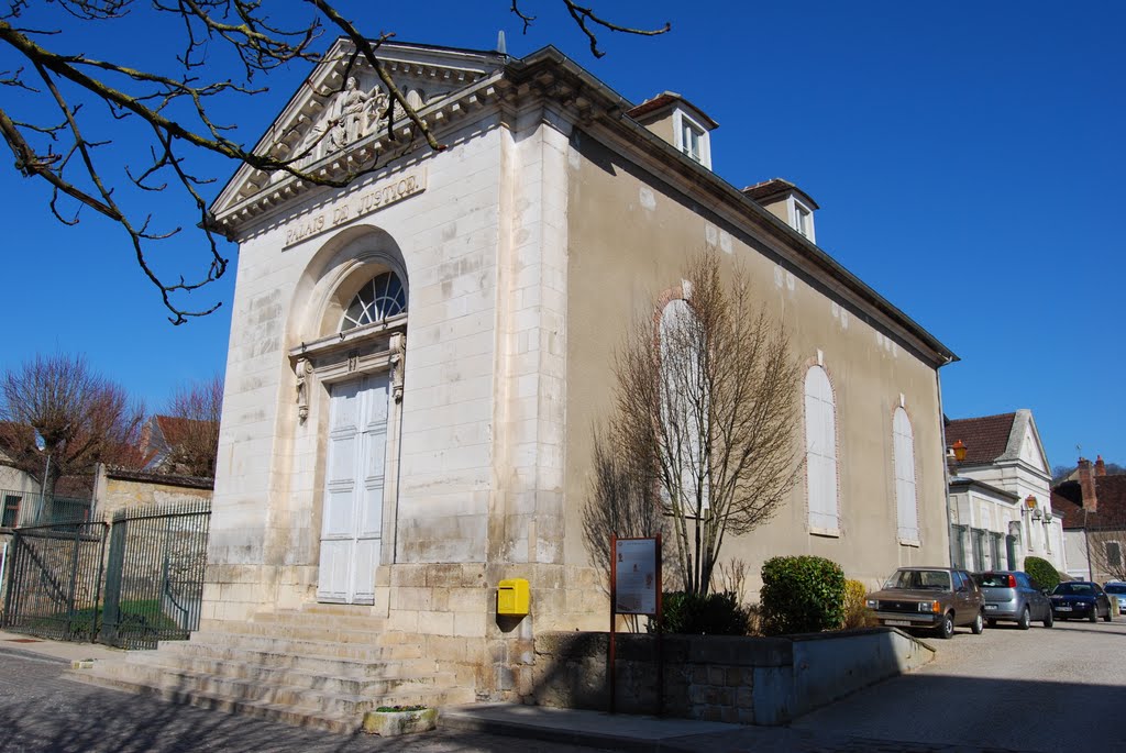 Palais de justice de Joigny by renedelorme