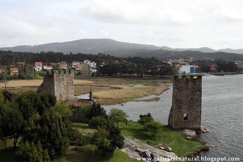 Las dos Torres... do Oeste, Catoira. by Galiciaalnatural.blogspot.com