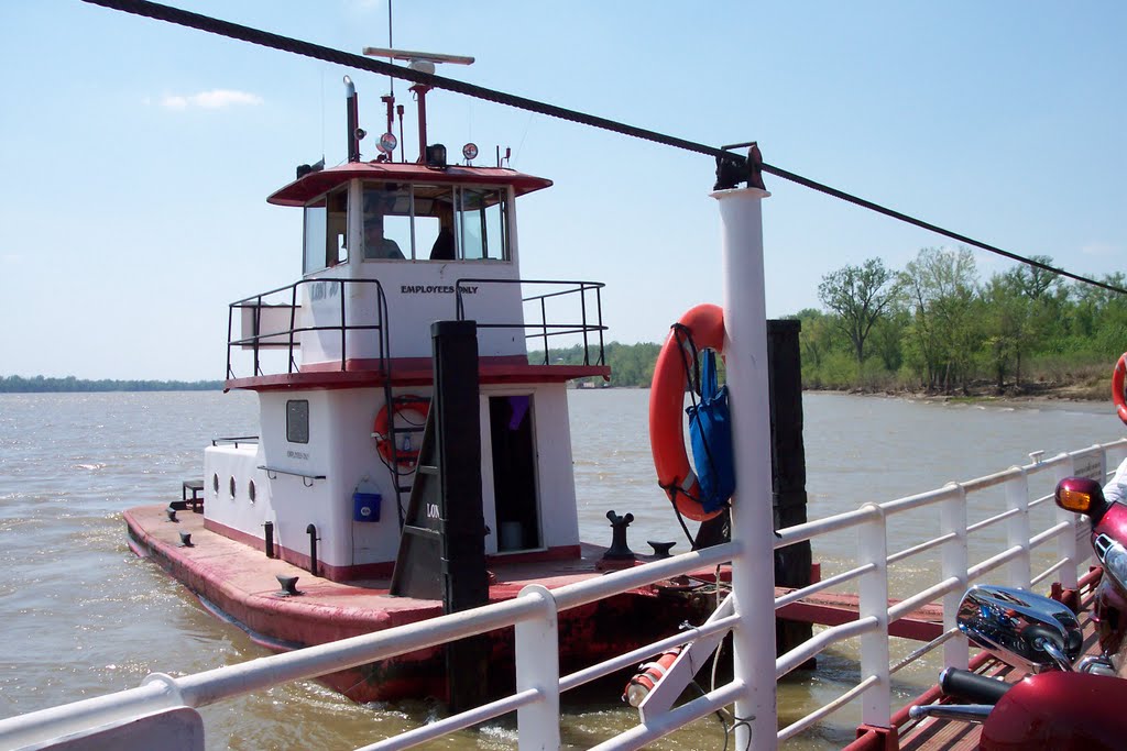 Ferry across the Ohio River at Cave-In-Rock, Illinois......(1622394350) by 1622394350