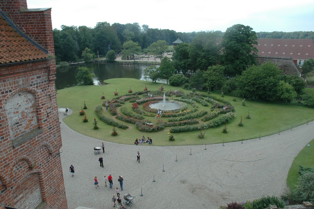 Egeskov - Denmark - 2005 by Ole Holbech