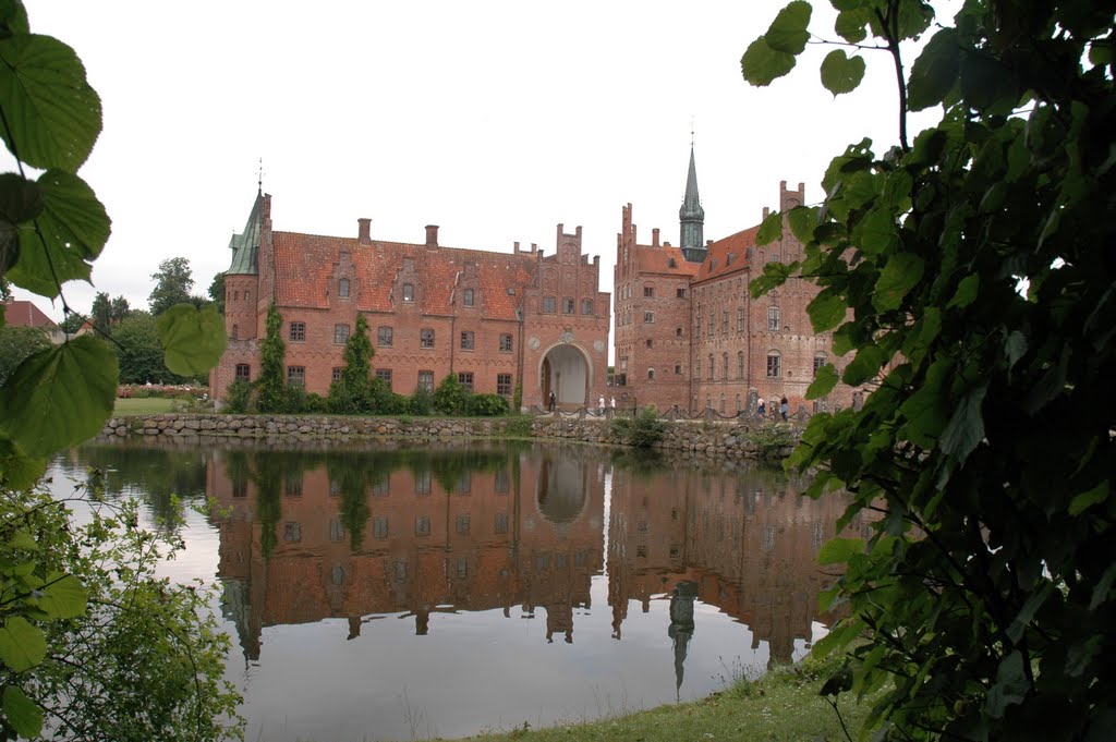 Egeskov - Denmark - 2005 by Ole Holbech