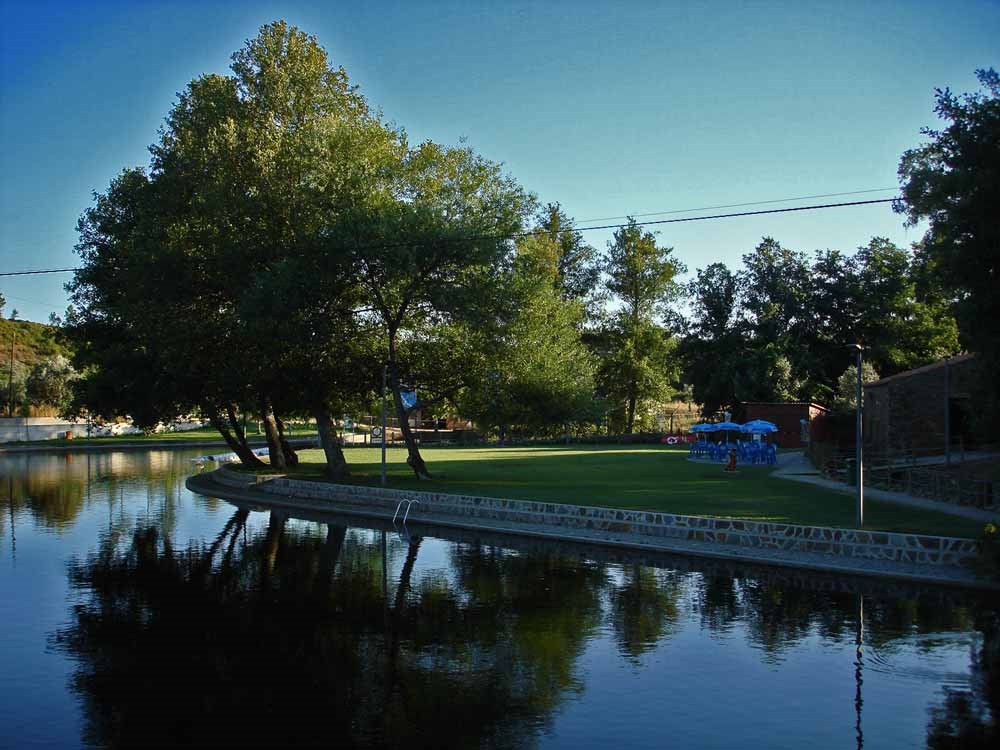 Mosteiro - praia fluvial (river pool) http://praiadomosteiro.no.sapo.pt/fotos.htm by 工藤マイケル