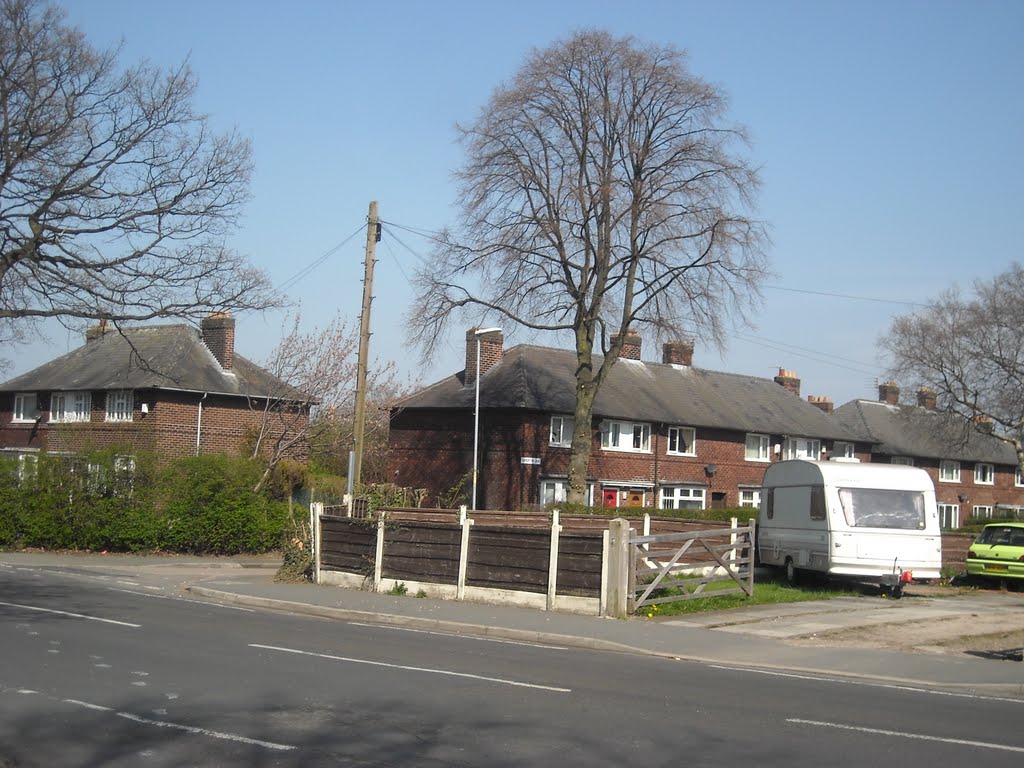 Somerton Avenue from Gladeside Road by WythenshaweMike