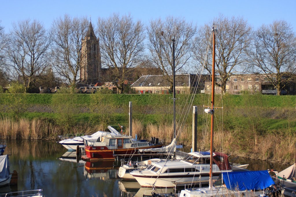 Gorinchem vanaf Buiten de Waterpoort by Erik Blommers