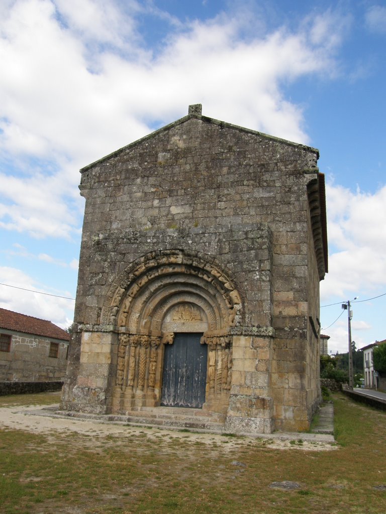 Igreja de Bravães by Luís Seixas