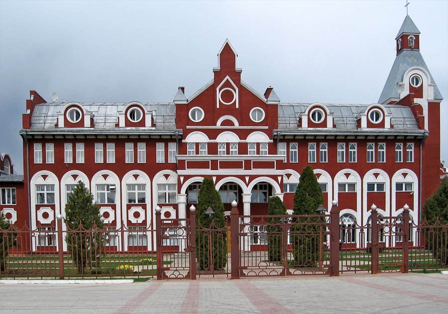 Seventh-day Adventist seminary building by planeta100