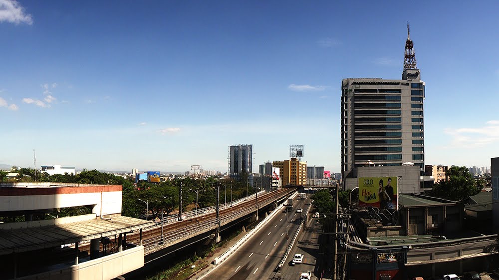 GMA 7 Building on EDSA by ChrisVillarin.com