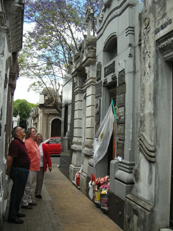 Cementerio de la Chacarita - Juan Peron's final resting place by geocheb