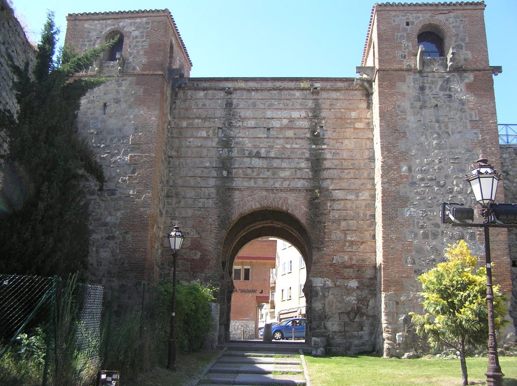 Arco de San Esteban (Saint Stephen's arch) by Willem Nabuurs