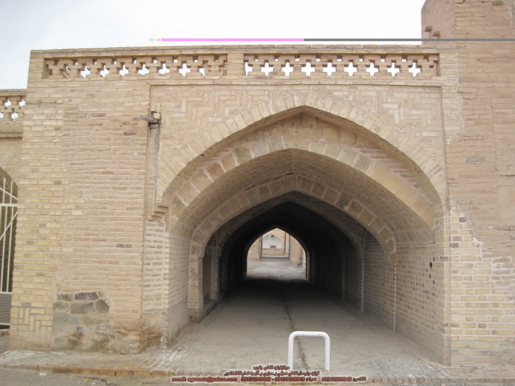 ورودی حسینیه نوگاباد شهر نایین - عکس از مهندس مجتبی غلامرضایی by mojtaba gholamrezaey