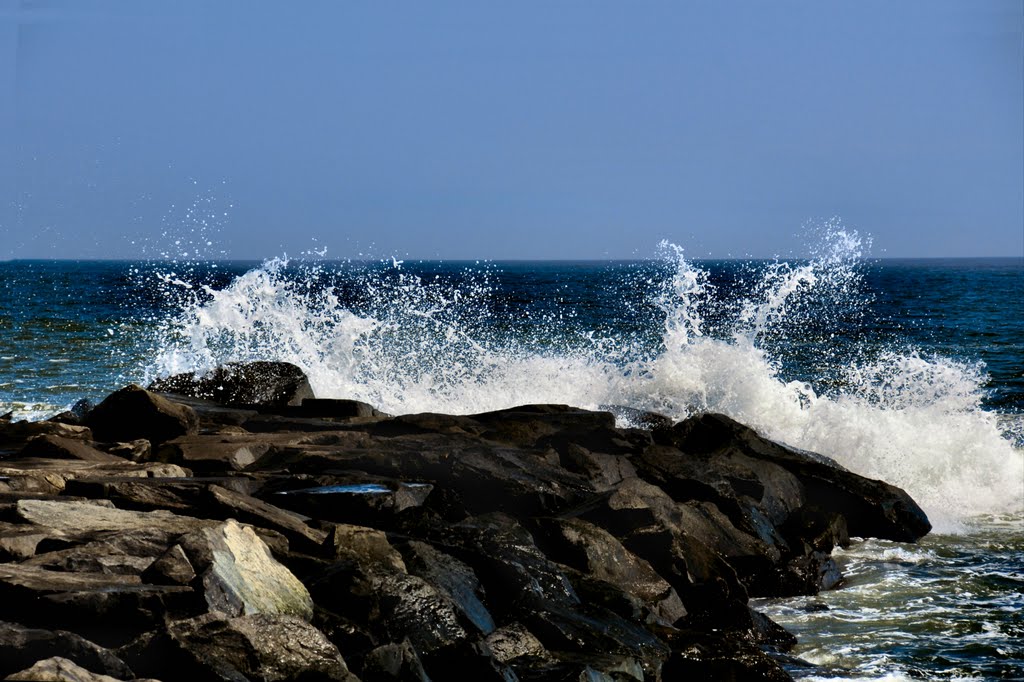 Breakers by Hank Waxman