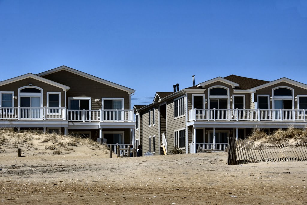 Beach Access by Hank Waxman