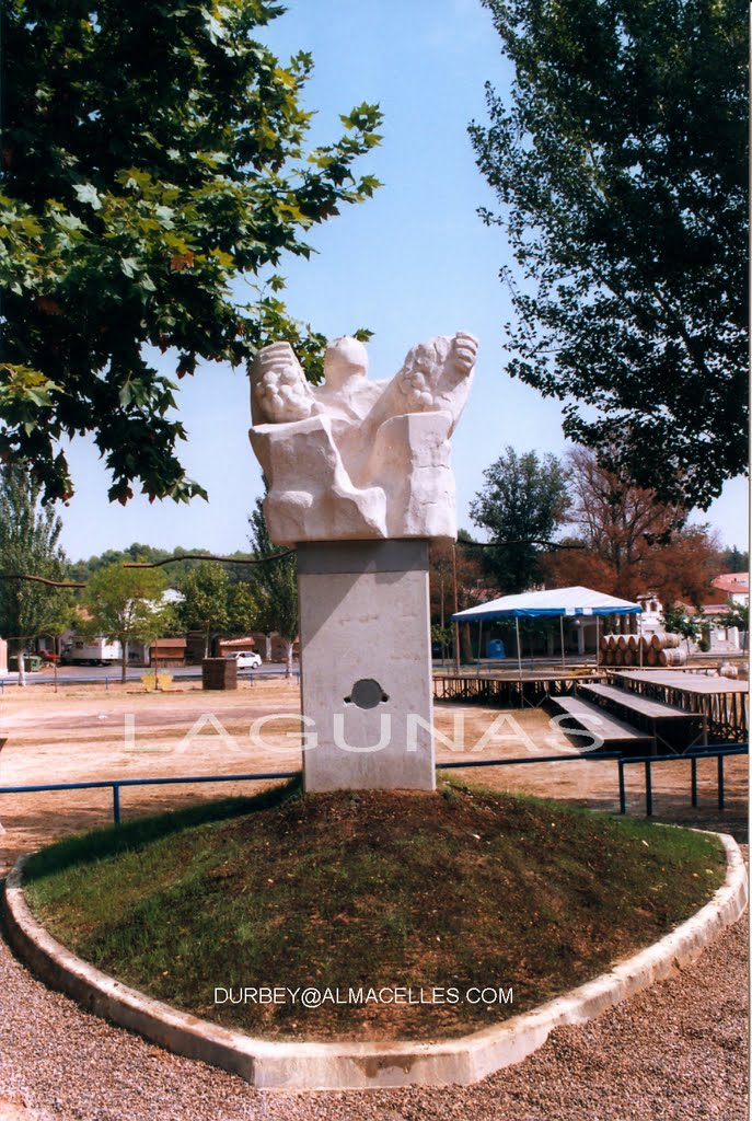 Escultura de mosen Cinto Casanovas by josé lagunas durbey