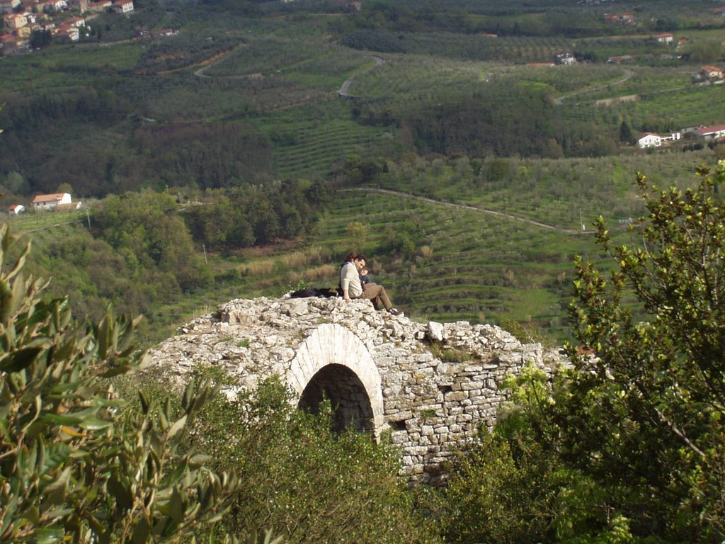 Resti Di Porta Della Rocca di Monsummano Alto by merigo63