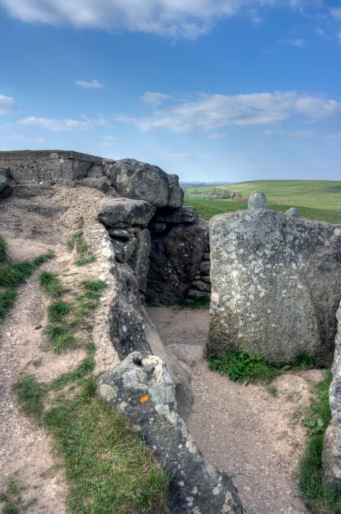 West Kennet Long Barrow by fillup