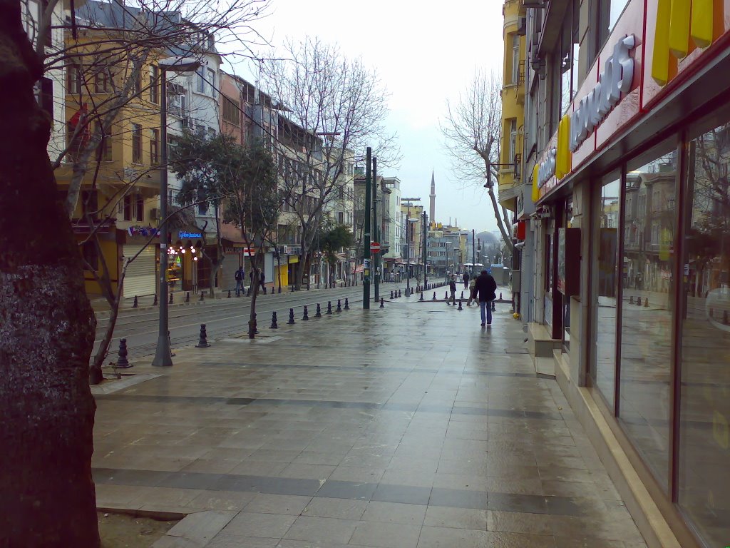 Divanyolu Caddesi Sultanahmet by fischerturk