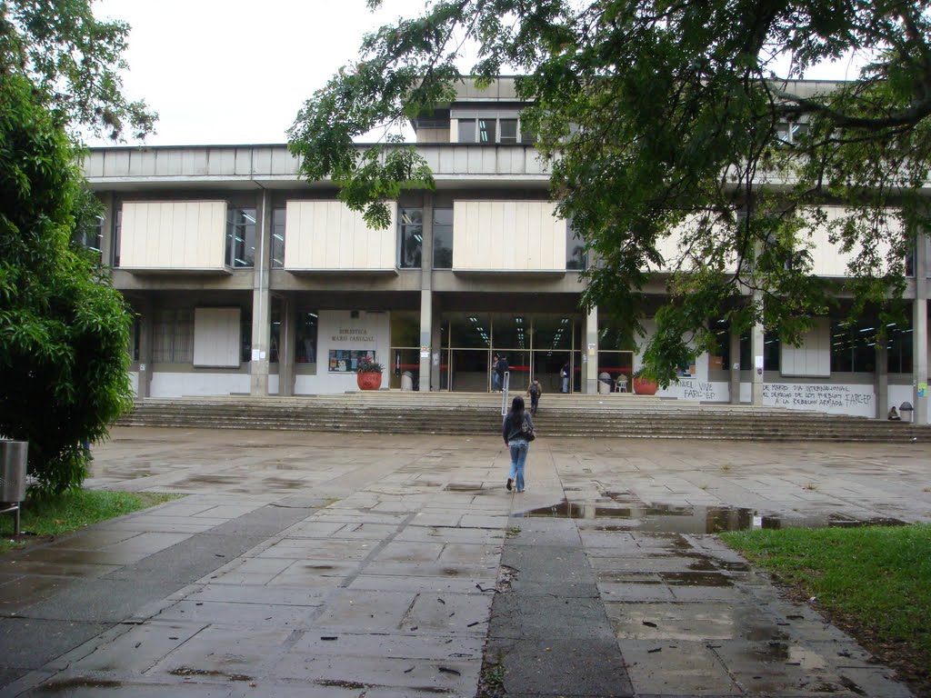 UNIVERSIDAD DEL VALLE (BIBLIOTECA MARIO CARVAJAL) by carlos alberto arango