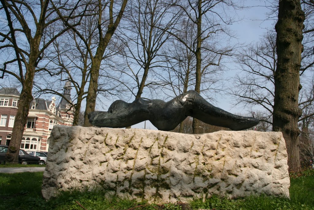 Nude statue; Maliebaan Utrecht. by Carl030nl