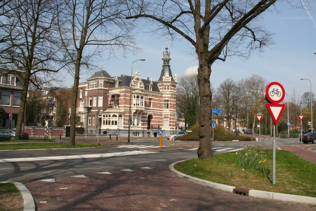 No turn for bikes; Maliebaan, Utrecht. by Carl030nl