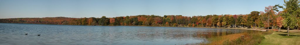 Midland Little Lake by André Meystre